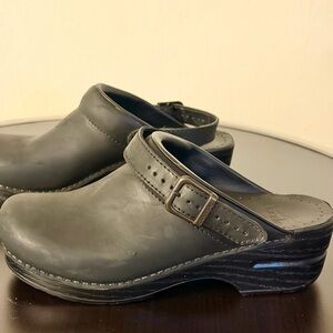 Dansko Black Leather Clogs with Adjustable Back Strap (Size 37)
